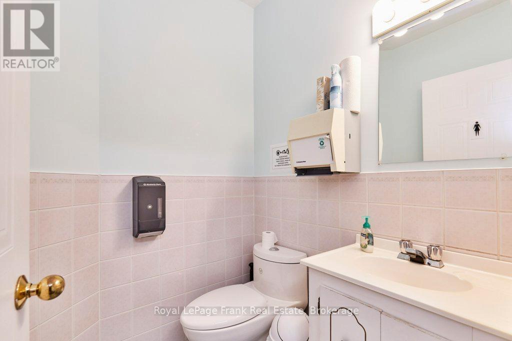 












215 SIMCOE STREET N

,
Oshawa (O'Neill),




Ontario
L1G4T1

