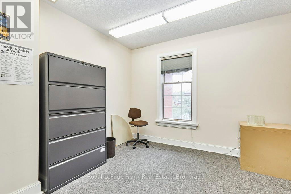 












215 SIMCOE STREET N

,
Oshawa (O'Neill),




Ontario
L1G4T1

