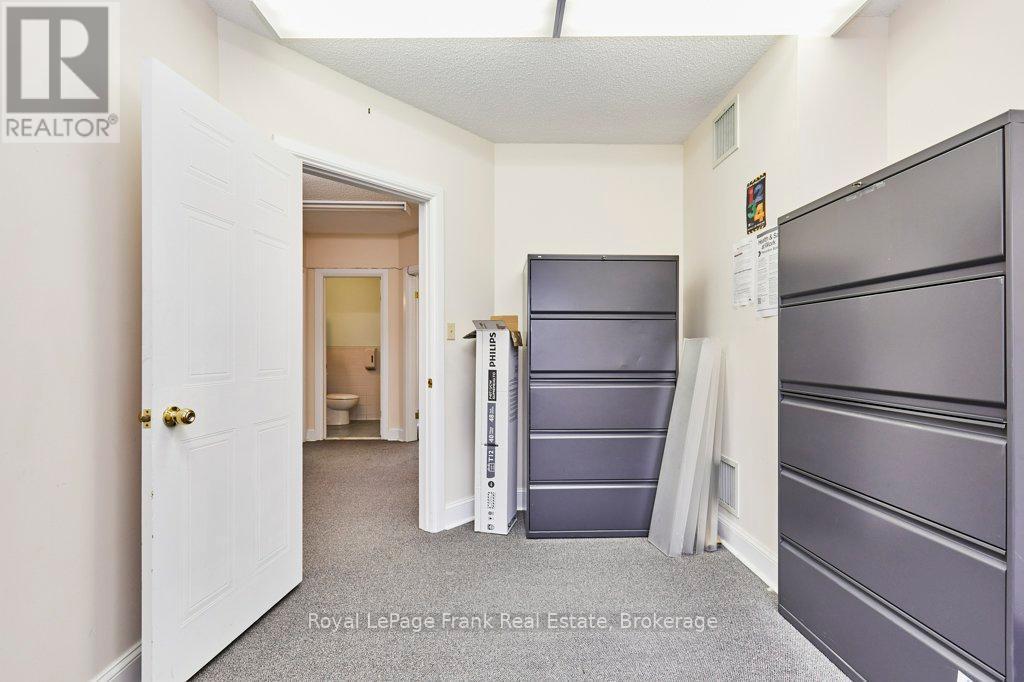 












215 SIMCOE STREET N

,
Oshawa (O'Neill),




Ontario
L1G4T1

