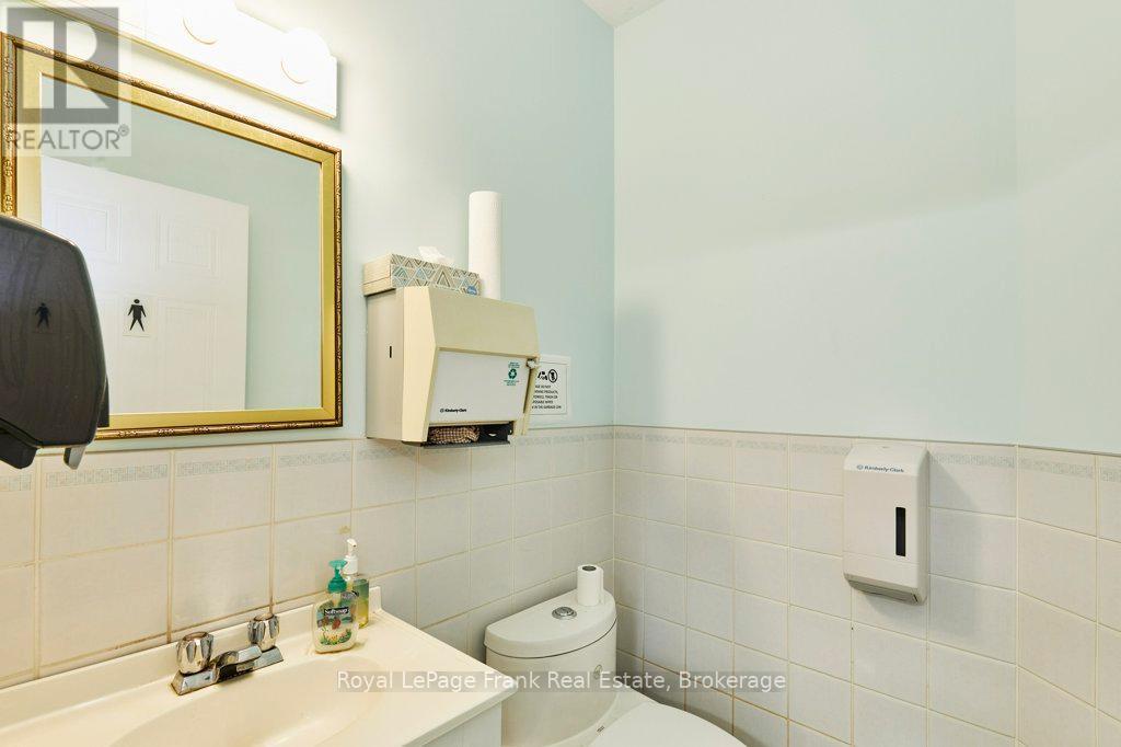 












215 SIMCOE STREET N

,
Oshawa (O'Neill),




Ontario
L1G4T1

