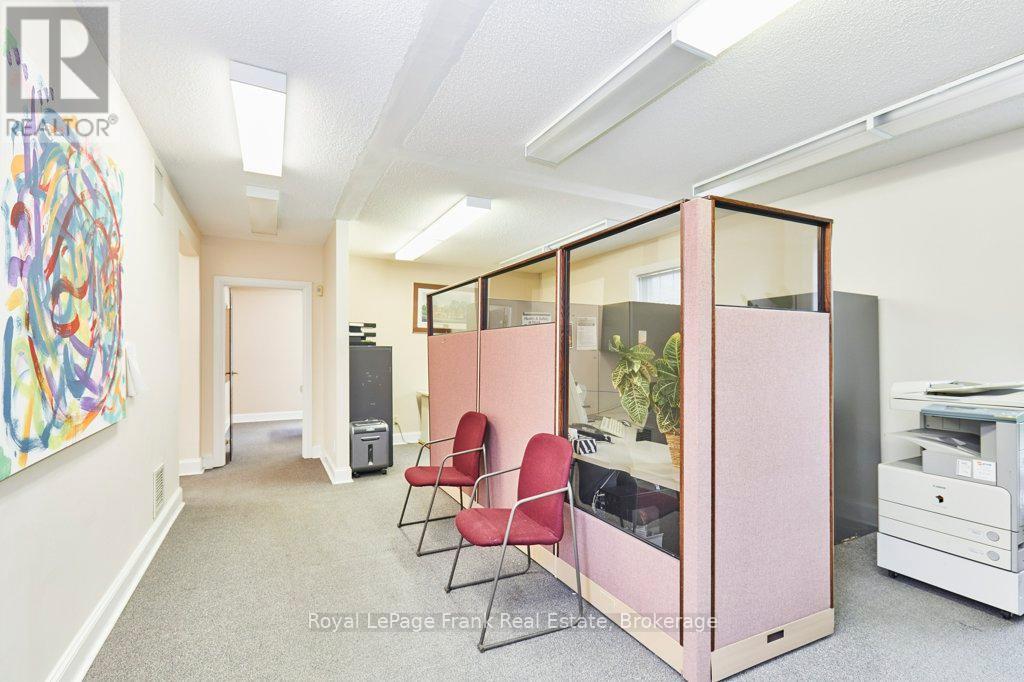 












215 SIMCOE STREET N

,
Oshawa (O'Neill),




Ontario
L1G4T1

