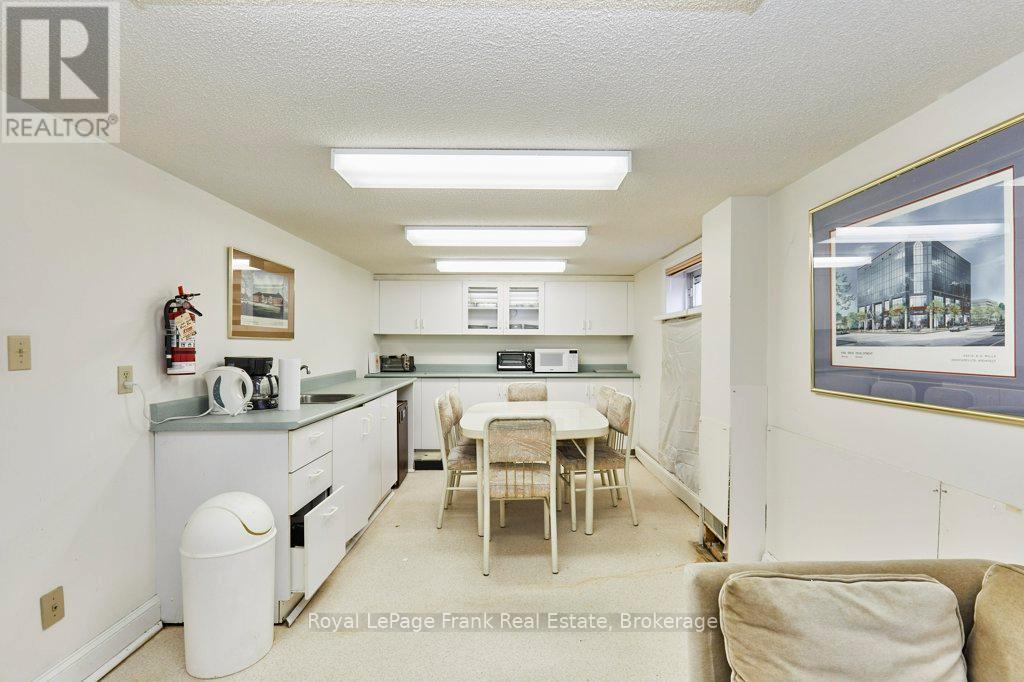 












215 SIMCOE STREET N

,
Oshawa (O'Neill),




Ontario
L1G4T1

