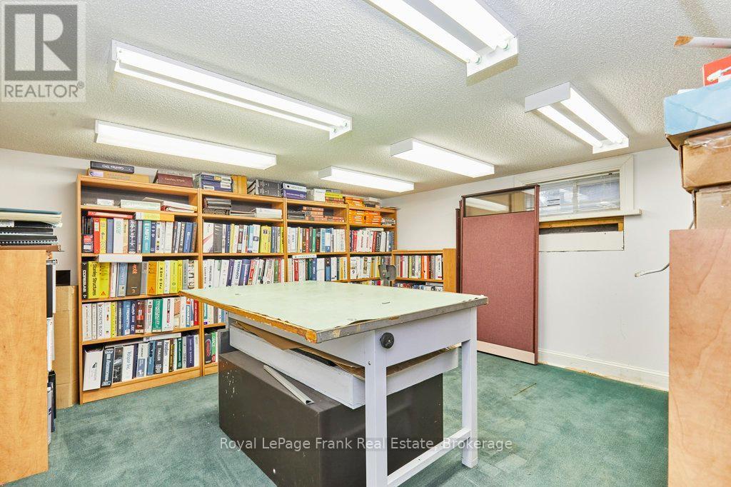 












215 SIMCOE STREET N

,
Oshawa (O'Neill),




Ontario
L1G4T1

