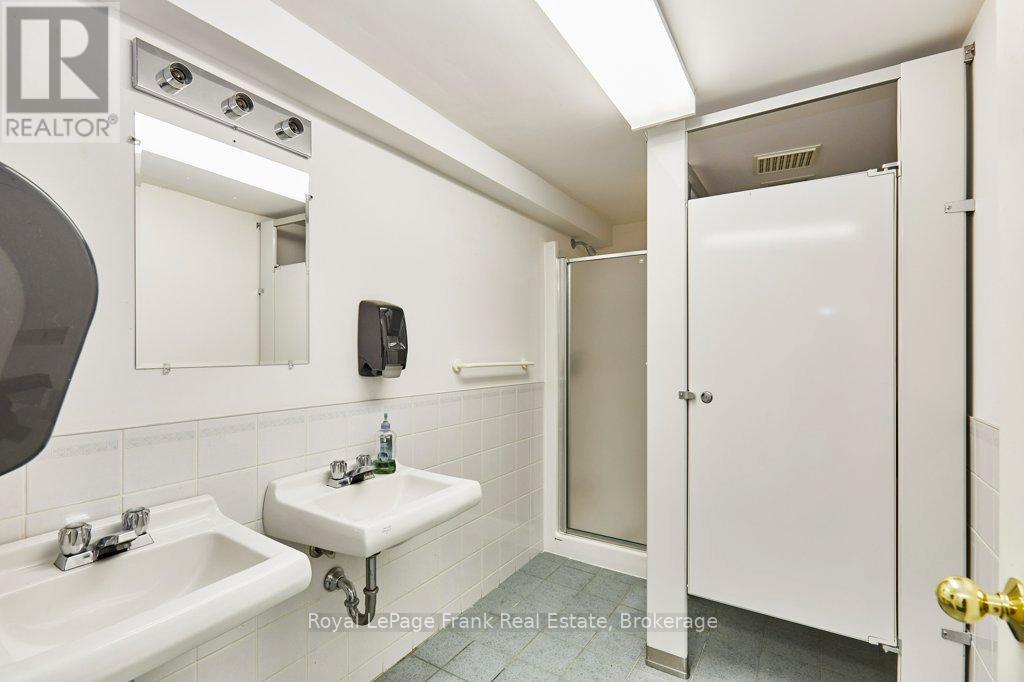












215 SIMCOE STREET N

,
Oshawa (O'Neill),




Ontario
L1G4T1

