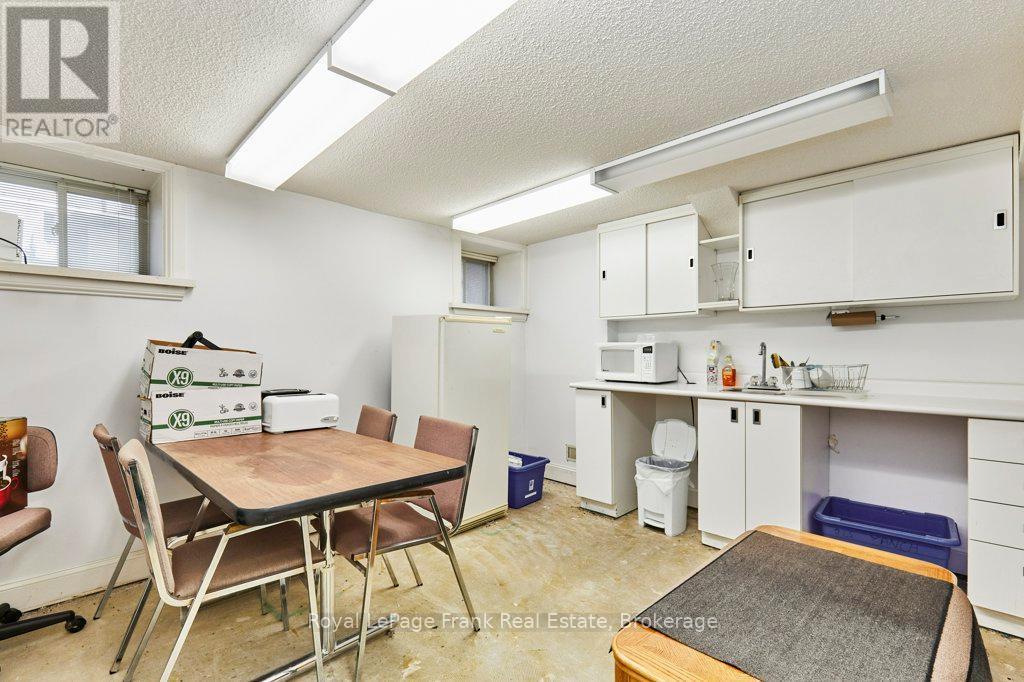 












215 SIMCOE STREET N

,
Oshawa (O'Neill),




Ontario
L1G4T1

