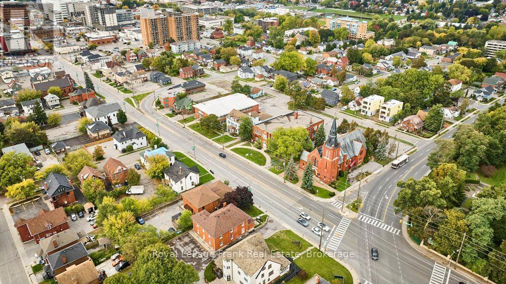 












215 SIMCOE STREET N

,
Oshawa (O'Neill),




Ontario
L1G4T1

