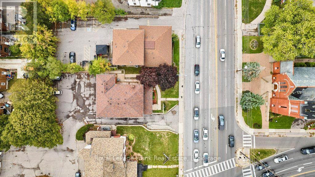 












215 SIMCOE STREET N

,
Oshawa (O'Neill),




Ontario
L1G4T1

