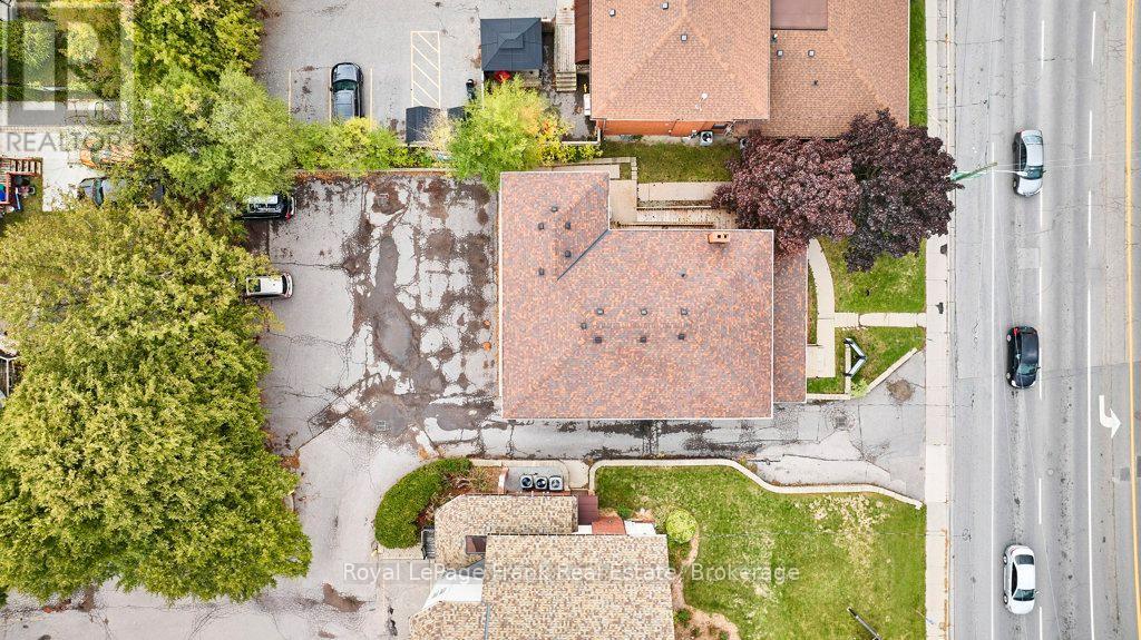 












215 SIMCOE STREET N

,
Oshawa (O'Neill),




Ontario
L1G4T1

