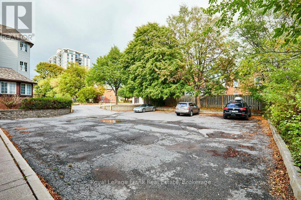 












215 SIMCOE STREET N

,
Oshawa (O'Neill),




Ontario
L1G4T1

