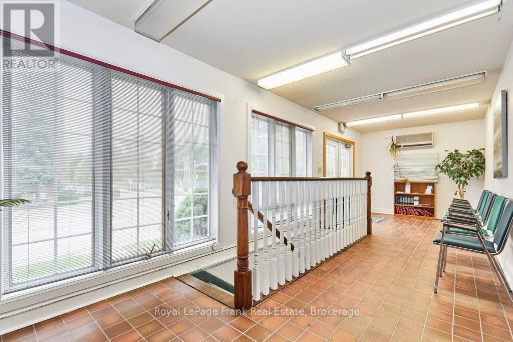 












215 SIMCOE STREET N

,
Oshawa (O'Neill),




Ontario
L1G4T1

