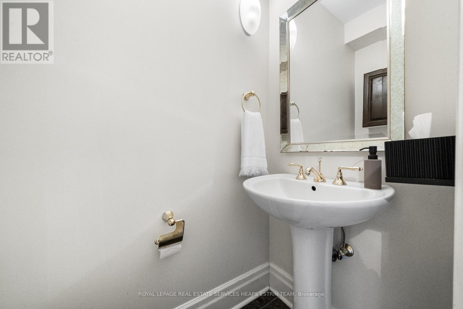 












304 HEATH STREET E

,
Toronto,




Ontario
M4T1T4

