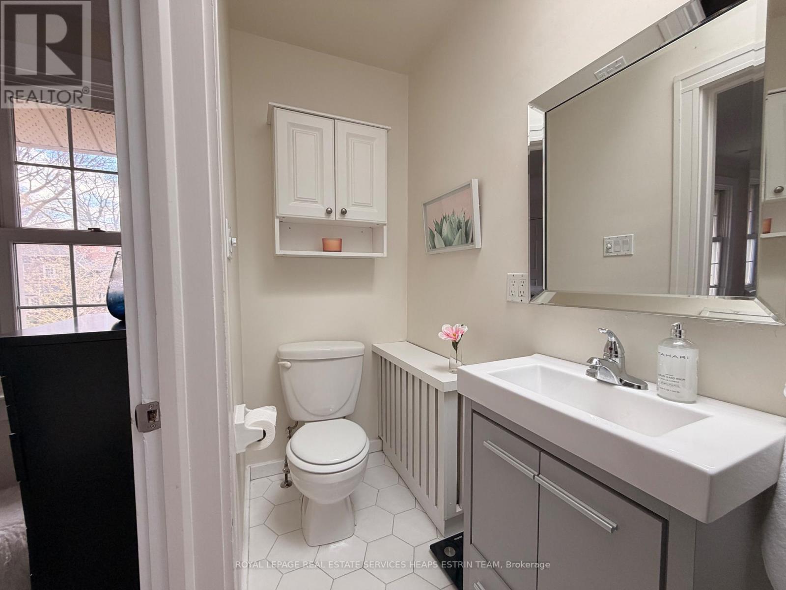 












304 HEATH STREET E

,
Toronto,




Ontario
M4T1T4

