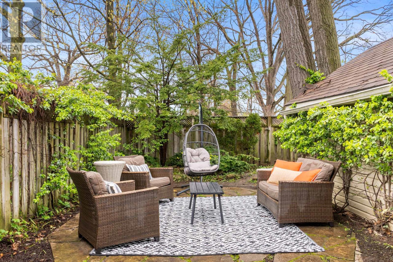 












304 HEATH STREET E

,
Toronto,




Ontario
M4T1T4

