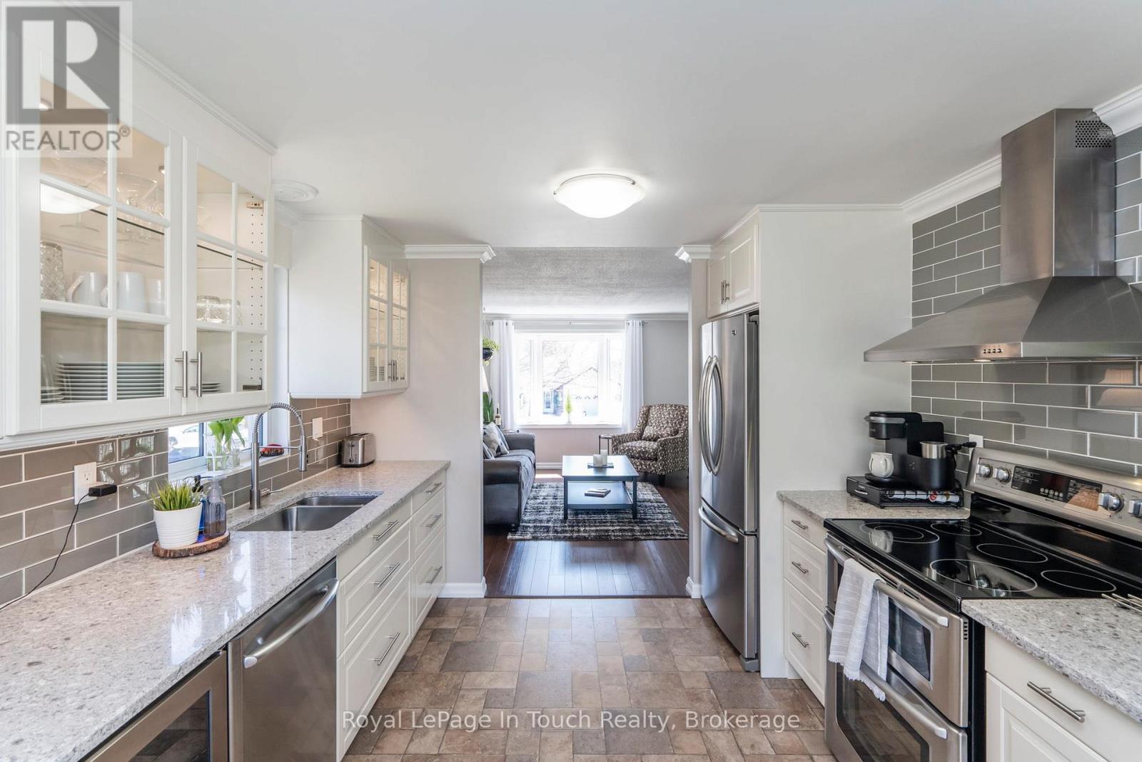 












362 GALLOWAY BOULEVARD

,
Midland,




Ontario
L4R5B2

