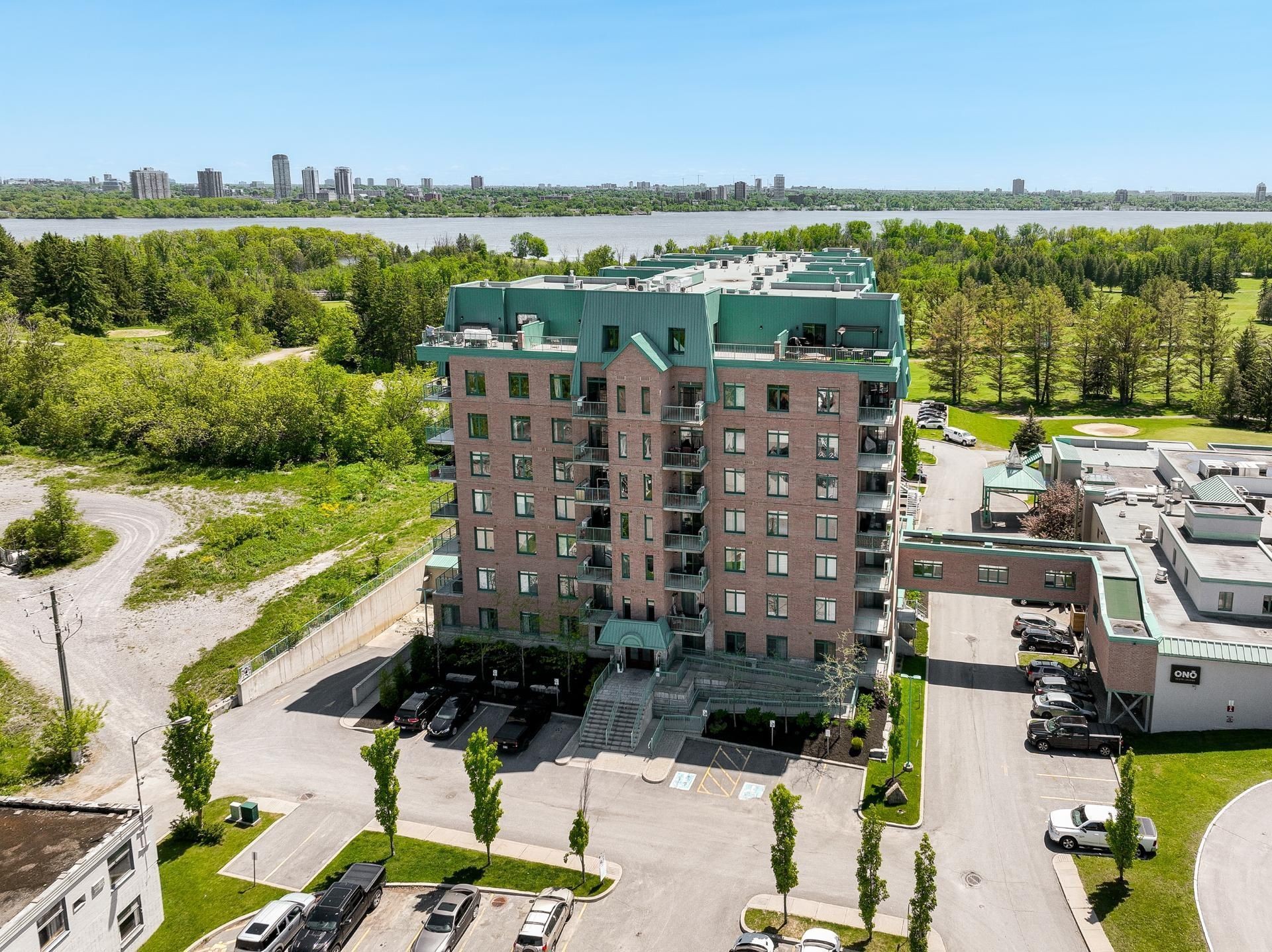 









1180


Ch. d'Aylmer

, 706,
Gatineau (Aylmer),




QC
J9H0G5

