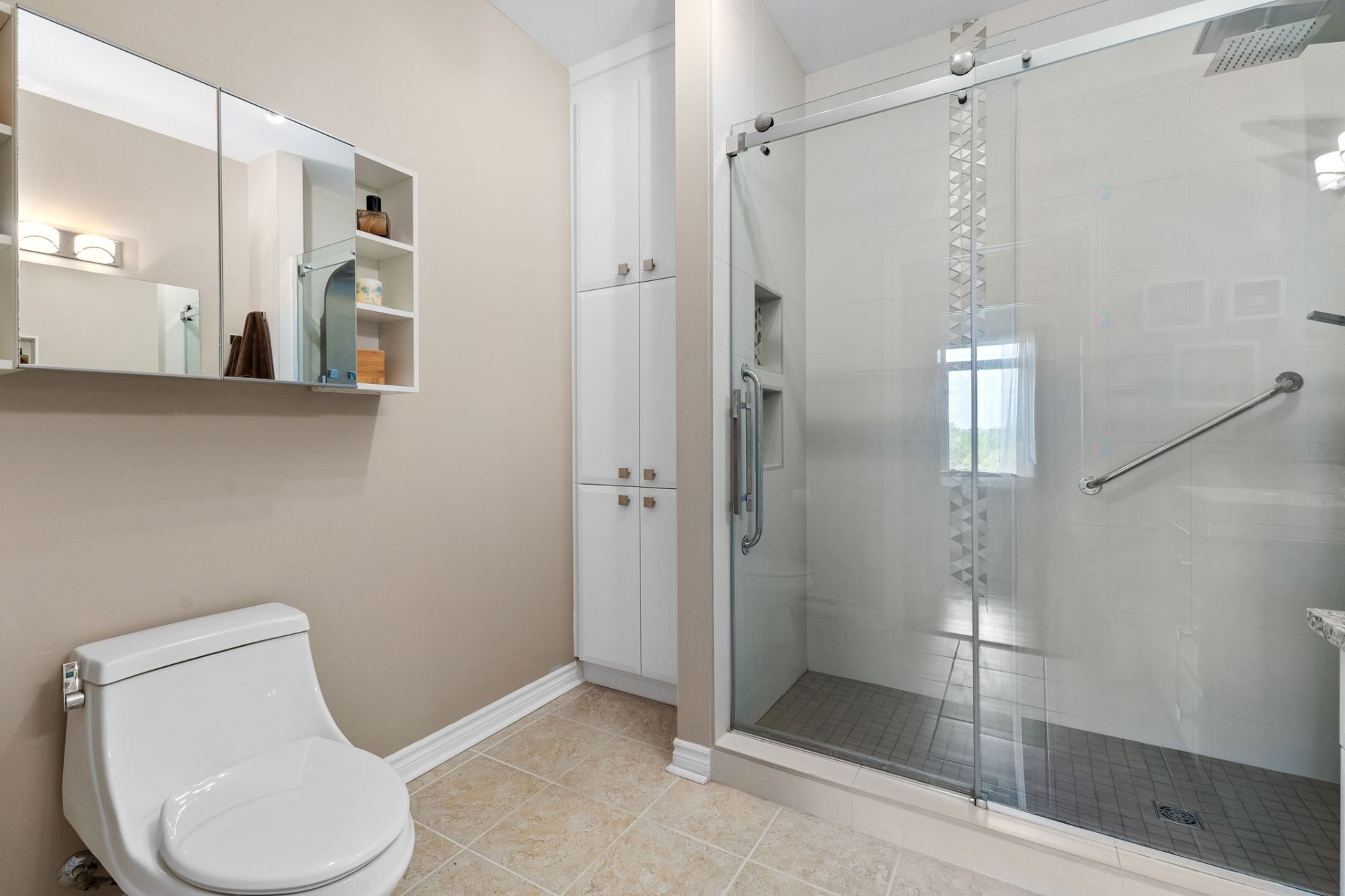 









1180


Ch. d'Aylmer

, 706,
Gatineau (Aylmer),




QC
J9H0G5

