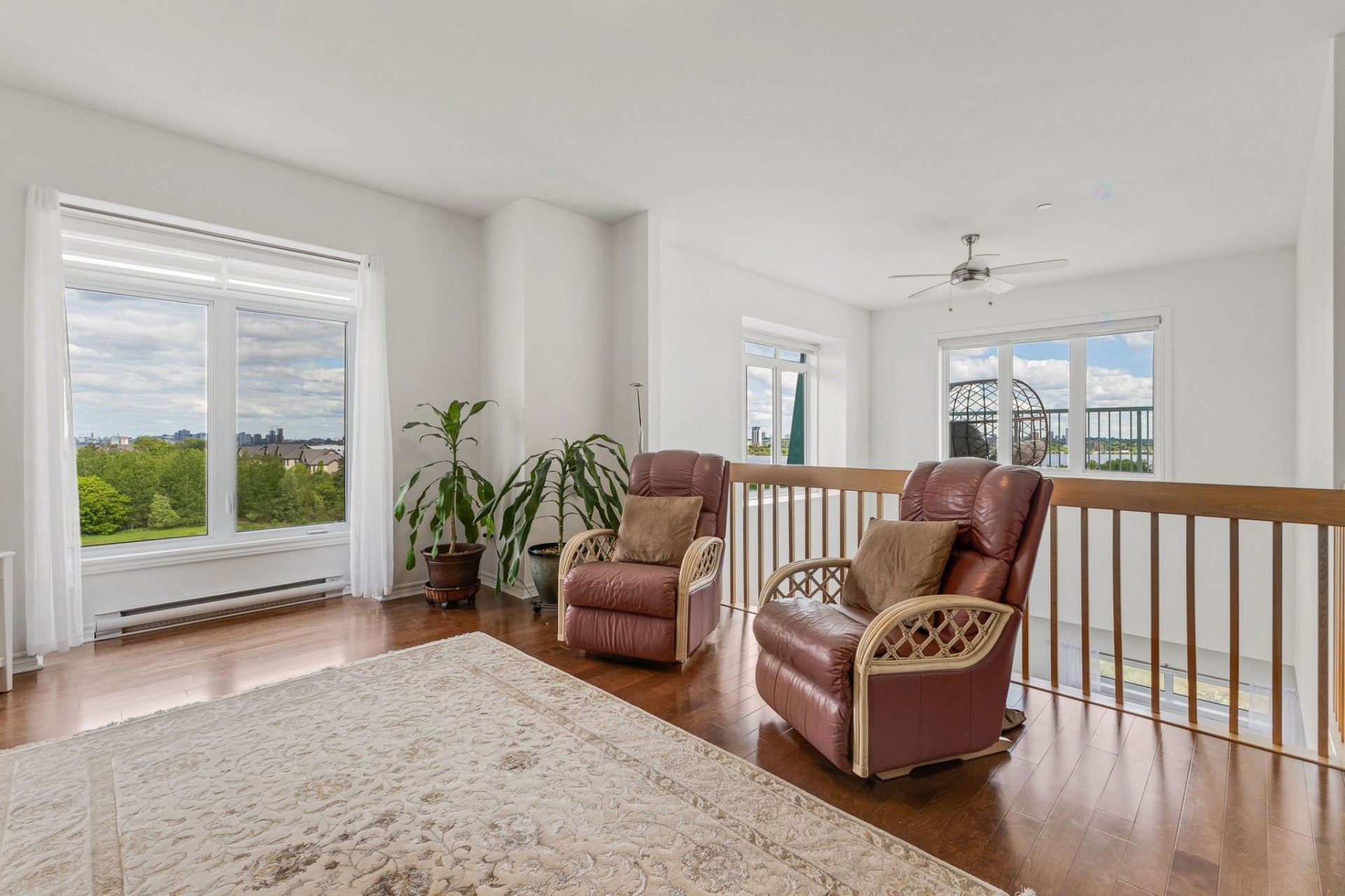 









1180


Ch. d'Aylmer

, 706,
Gatineau (Aylmer),




QC
J9H0G5

