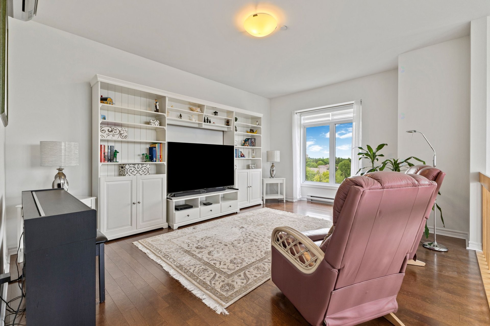 









1180


Ch. d'Aylmer

, 706,
Gatineau (Aylmer),




QC
J9H0G5

