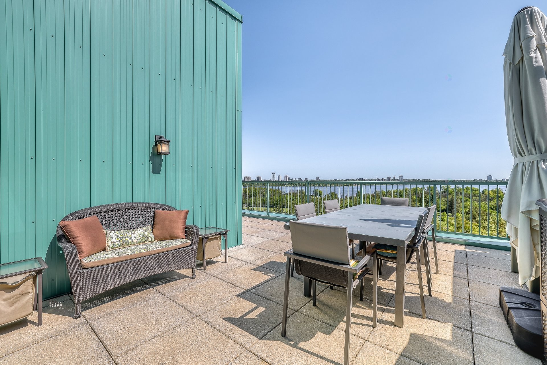









1180


Ch. d'Aylmer

, 706,
Gatineau (Aylmer),




QC
J9H0G5


