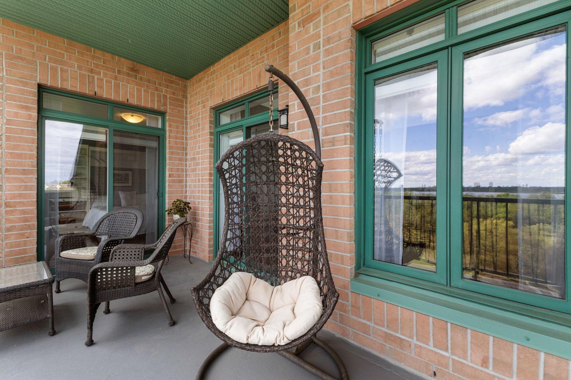 









1180


Ch. d'Aylmer

, 706,
Gatineau (Aylmer),




QC
J9H0G5

