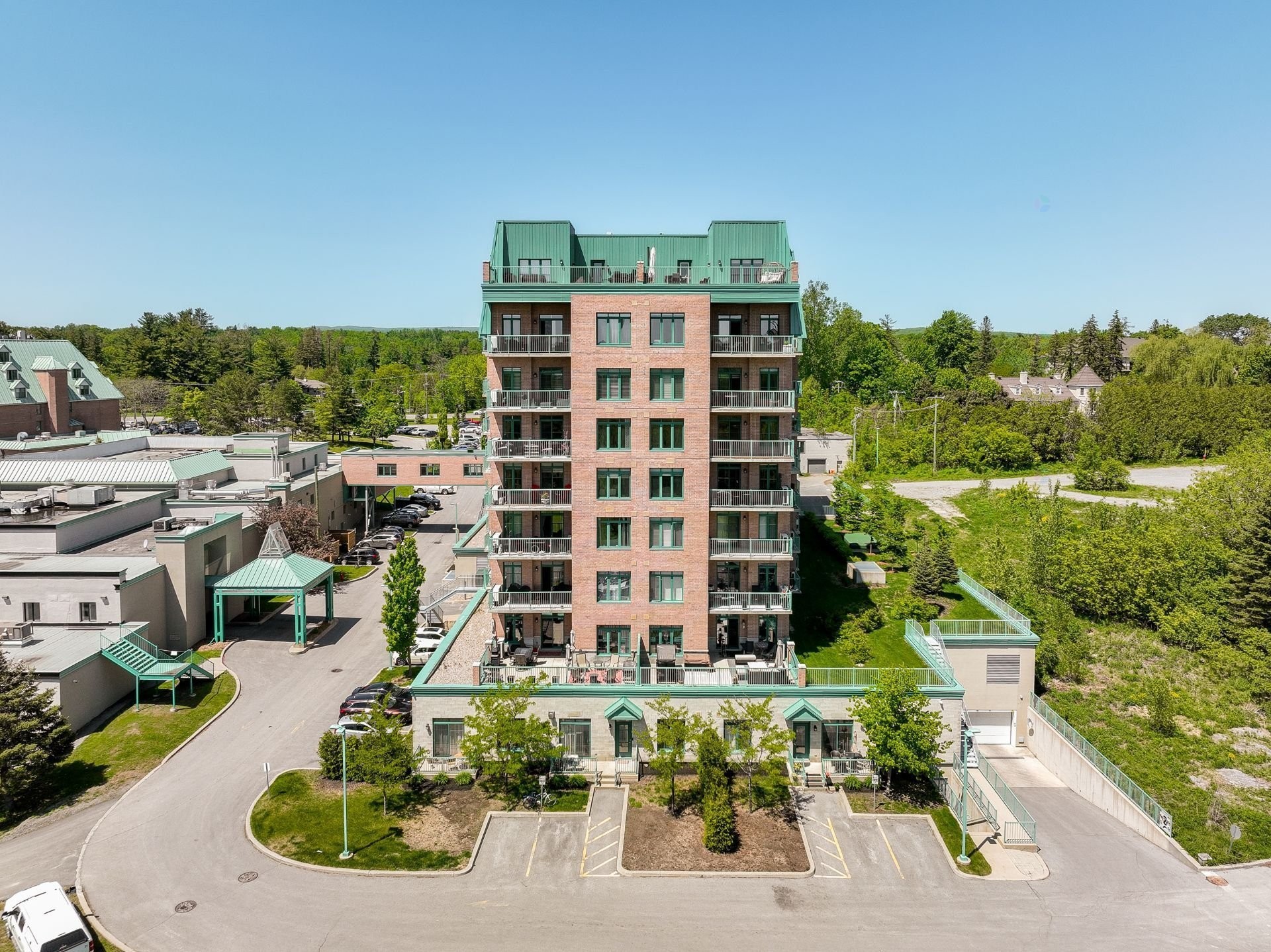 









1180


Ch. d'Aylmer

, 706,
Gatineau (Aylmer),




QC
J9H0G5

