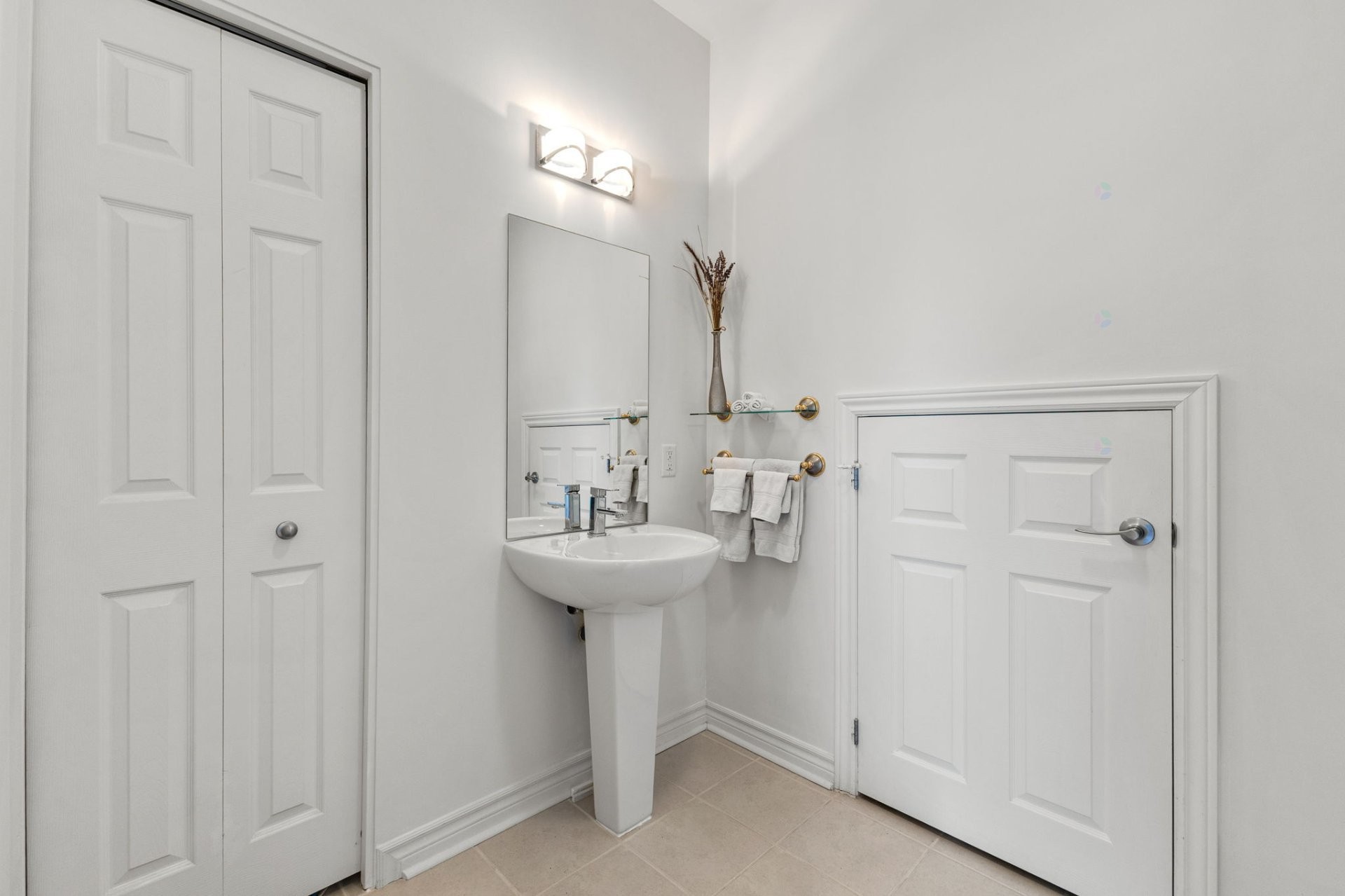 









1180


Ch. d'Aylmer

, 706,
Gatineau (Aylmer),




QC
J9H0G5

