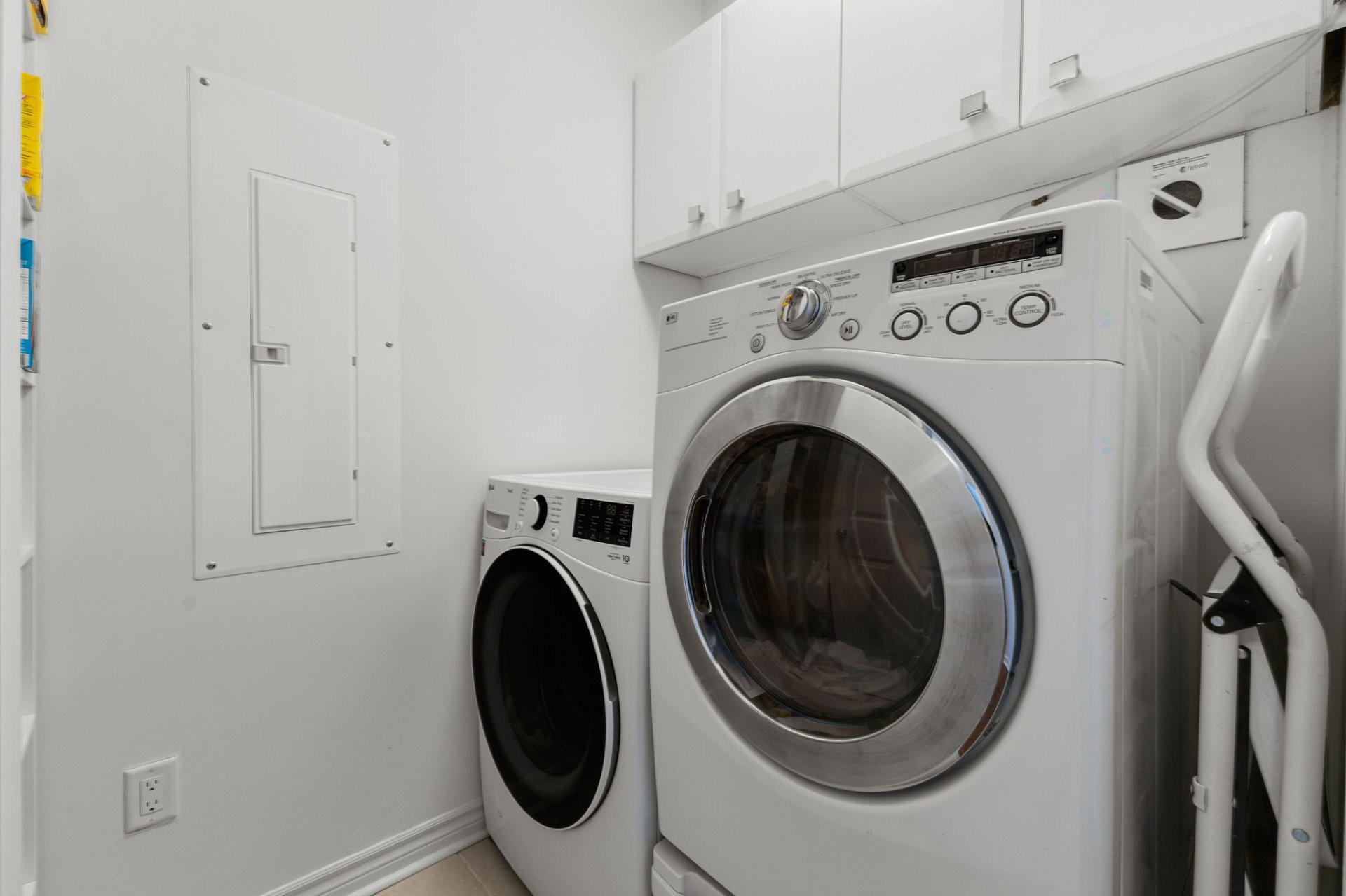 









1180


Ch. d'Aylmer

, 706,
Gatineau (Aylmer),




QC
J9H0G5


