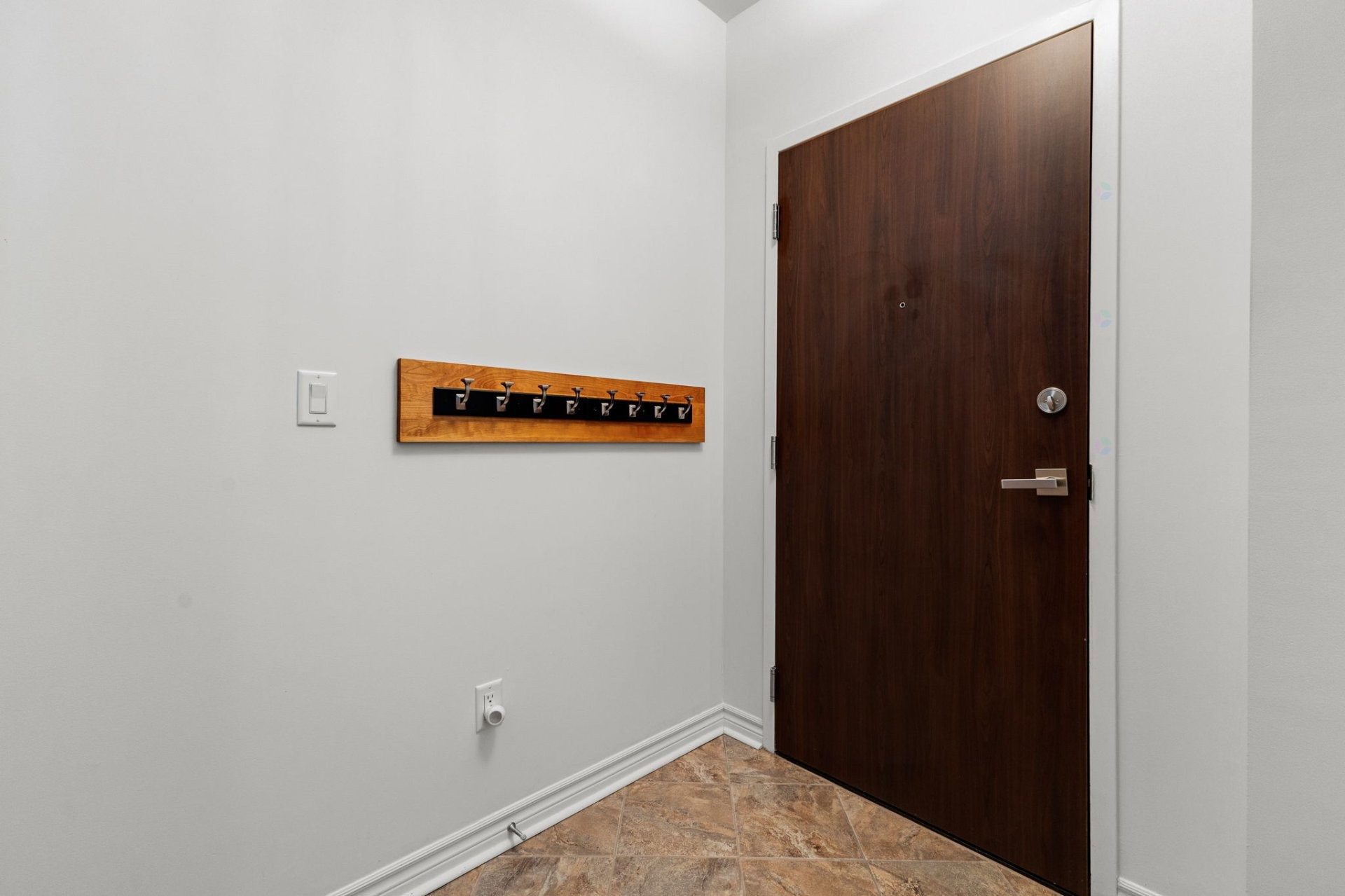 









1180


Ch. d'Aylmer

, 706,
Gatineau (Aylmer),




QC
J9H0G5

