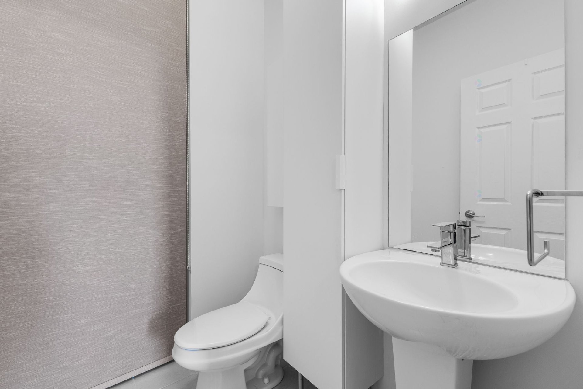 









1180


Ch. d'Aylmer

, 706,
Gatineau (Aylmer),




QC
J9H0G5


