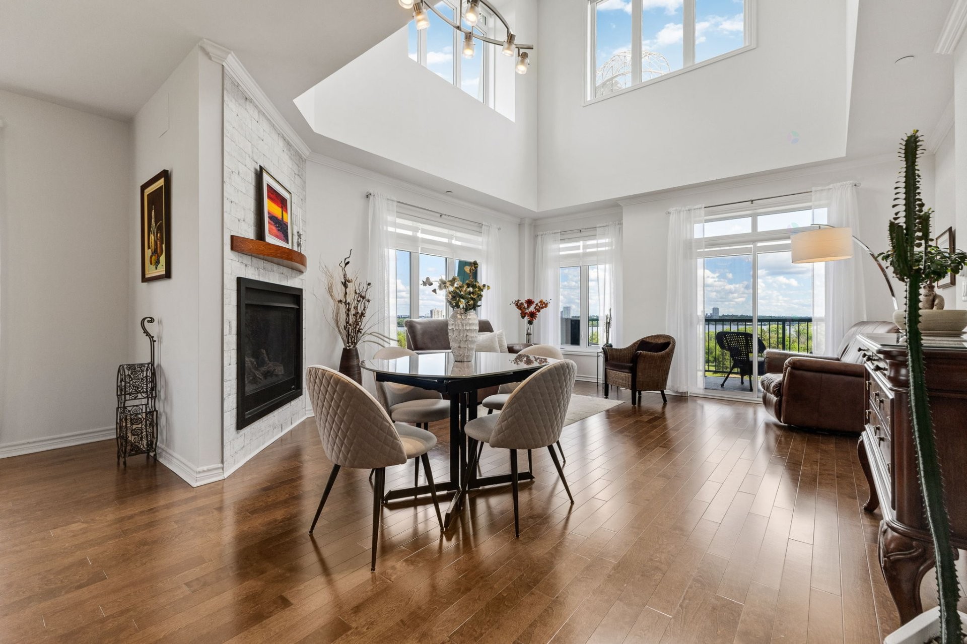 









1180


Ch. d'Aylmer

, 706,
Gatineau (Aylmer),




QC
J9H0G5

