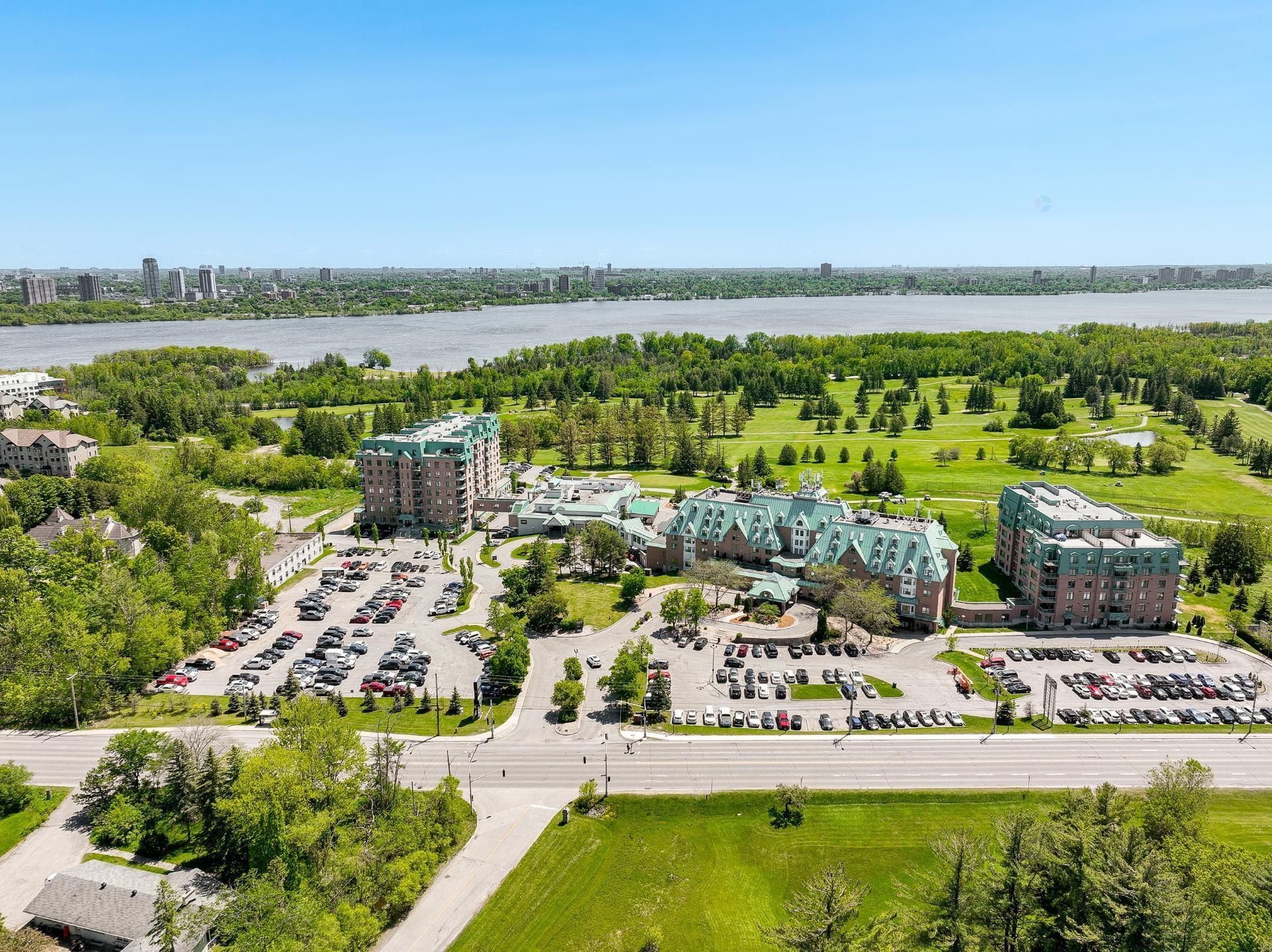 









1180


Ch. d'Aylmer

, 706,
Gatineau (Aylmer),




QC
J9H0G5

