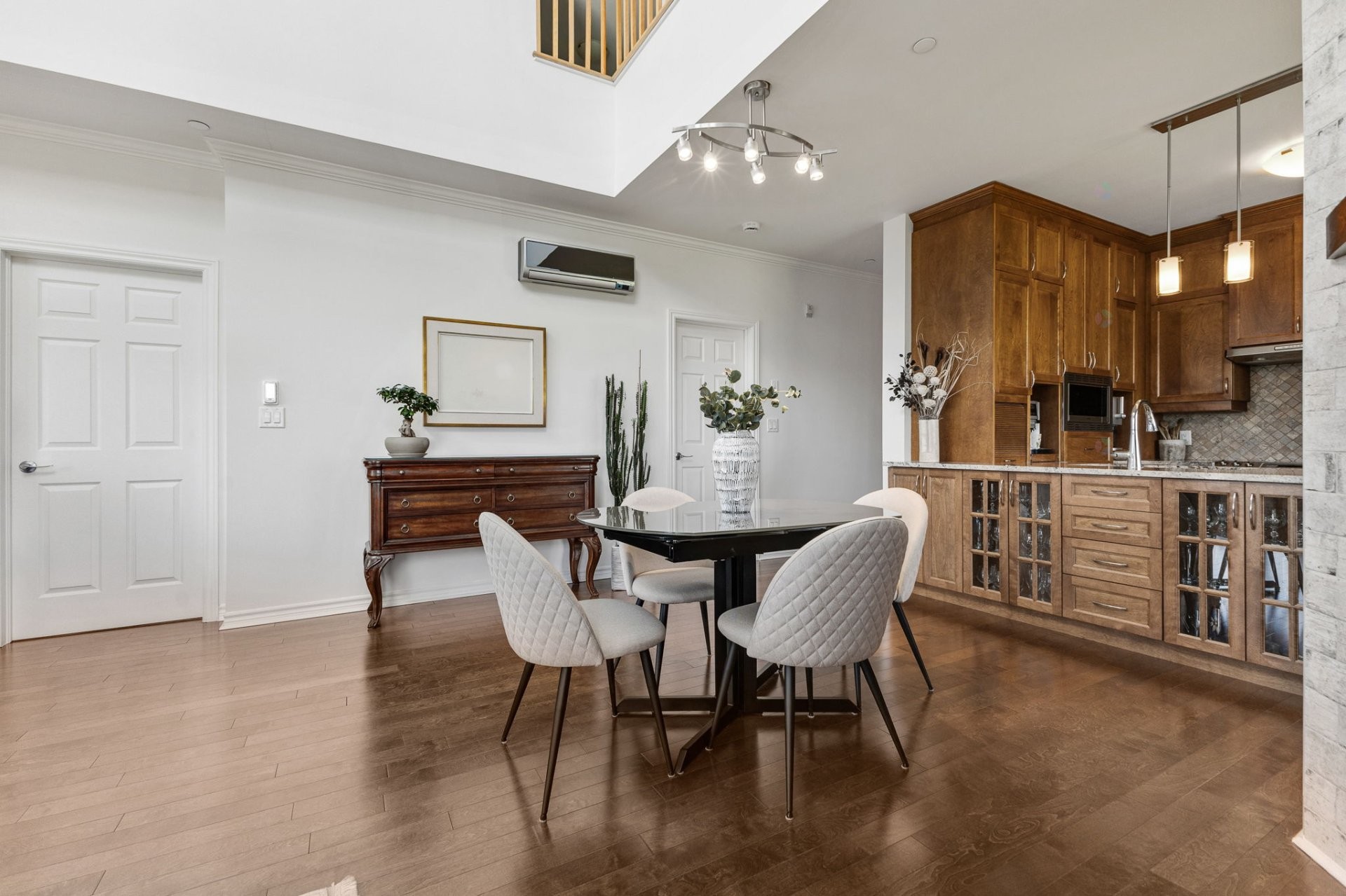









1180


Ch. d'Aylmer

, 706,
Gatineau (Aylmer),




QC
J9H0G5

