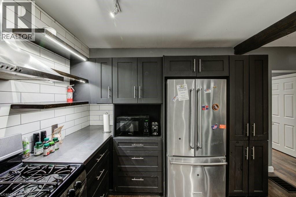 












83 OXFORD Street

,
Woodstock,




Ontario
N4S6A4

