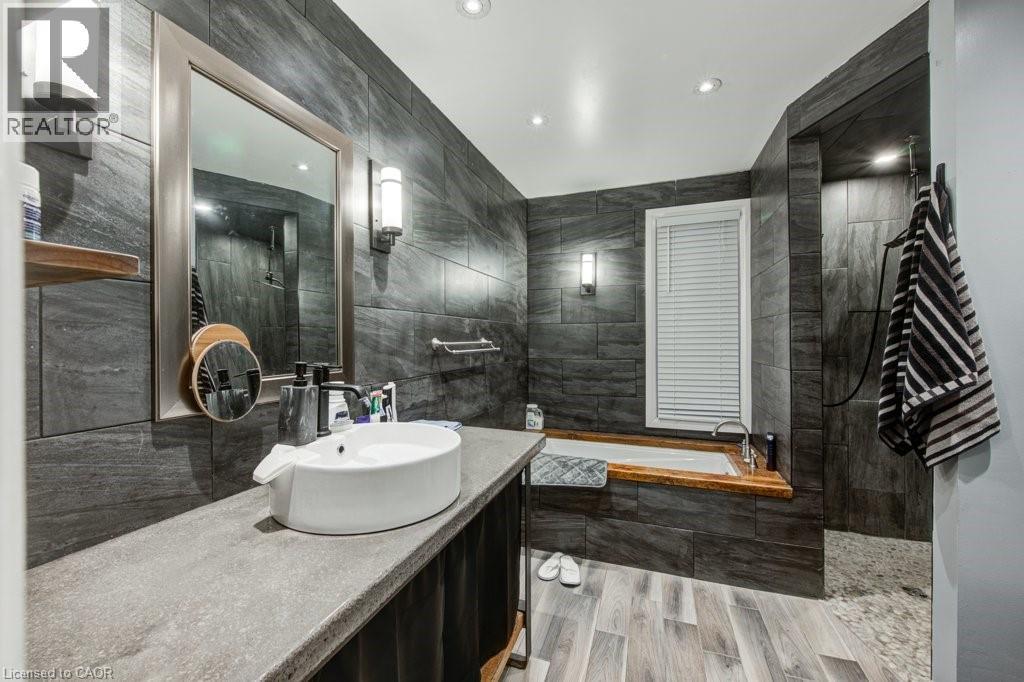 












83 OXFORD Street

,
Woodstock,




Ontario
N4S6A4

