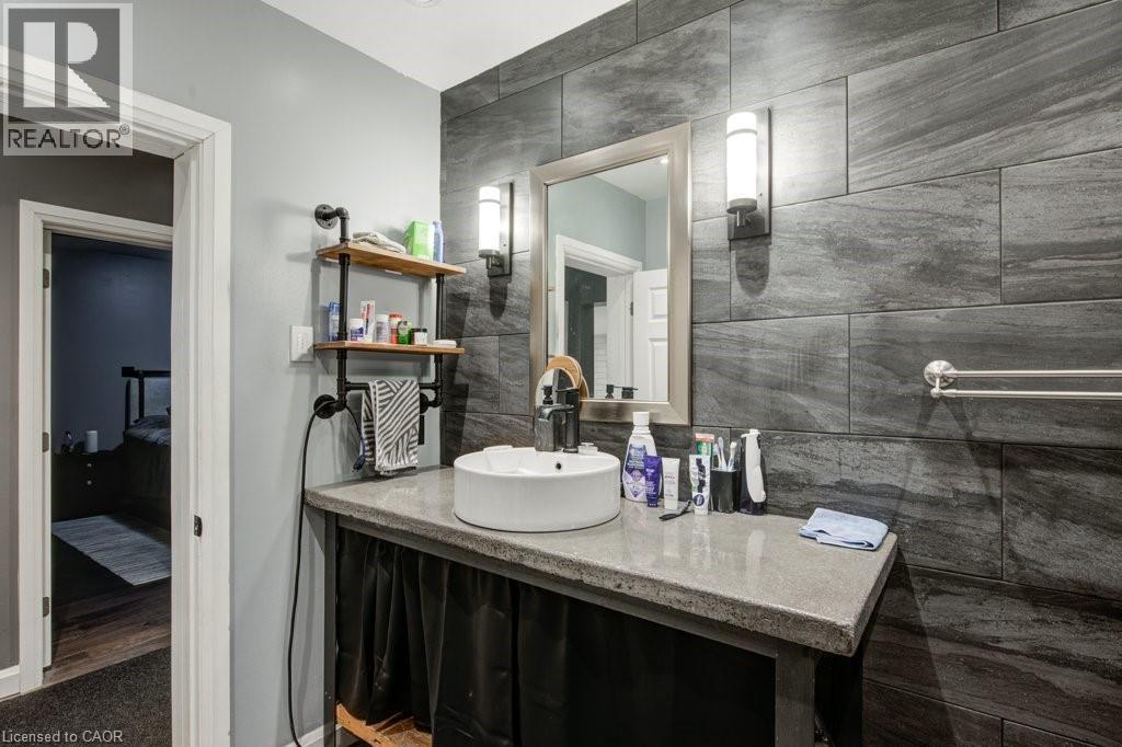 












83 OXFORD Street

,
Woodstock,




Ontario
N4S6A4

