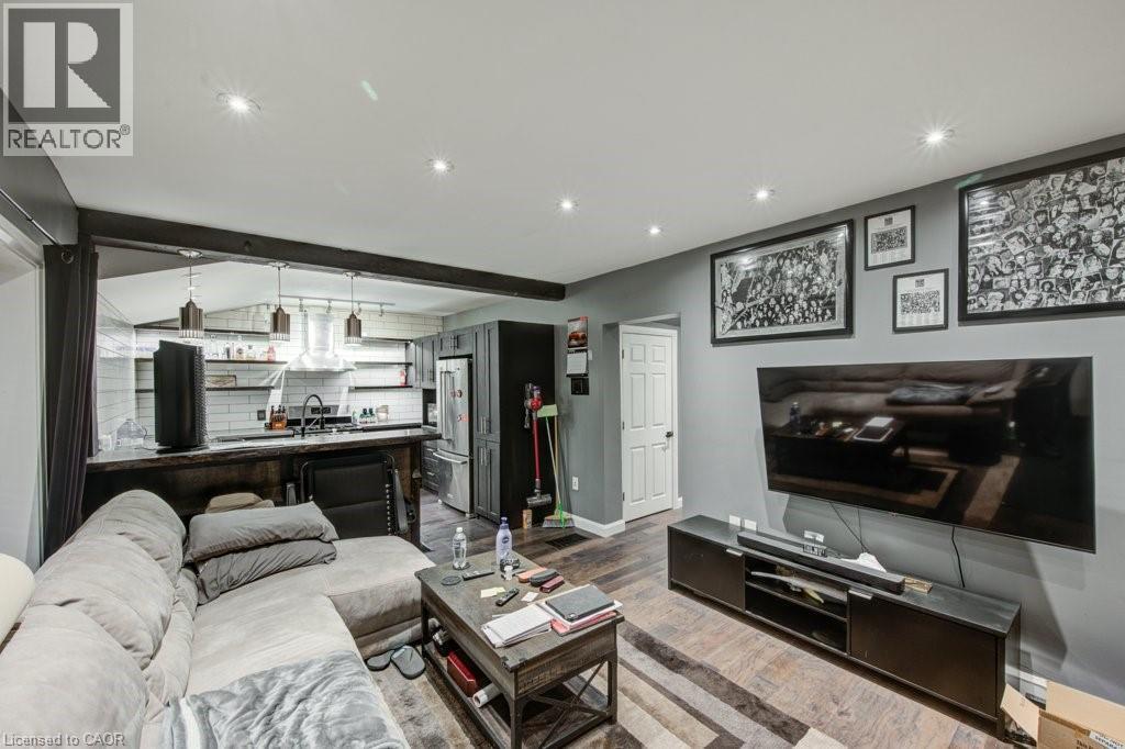 












83 OXFORD Street

,
Woodstock,




Ontario
N4S6A4


