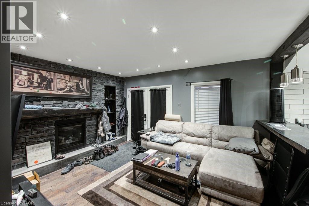 












83 OXFORD Street

,
Woodstock,




Ontario
N4S6A4

