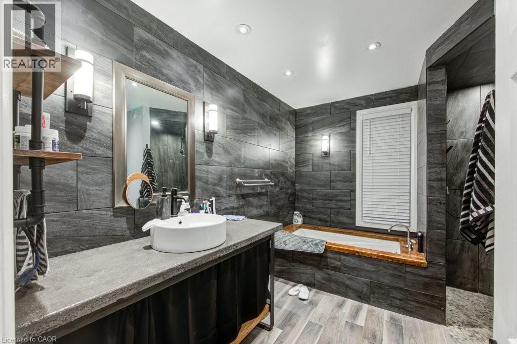 












83 OXFORD Street

,
Woodstock,




Ontario
N4S6A4

