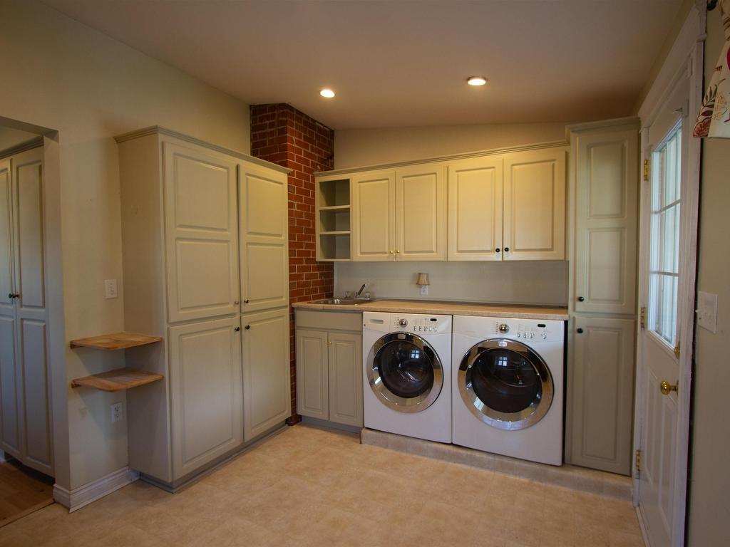 












288 Notre Dame Street

,
Summerside,




PE
C1N 1S3

