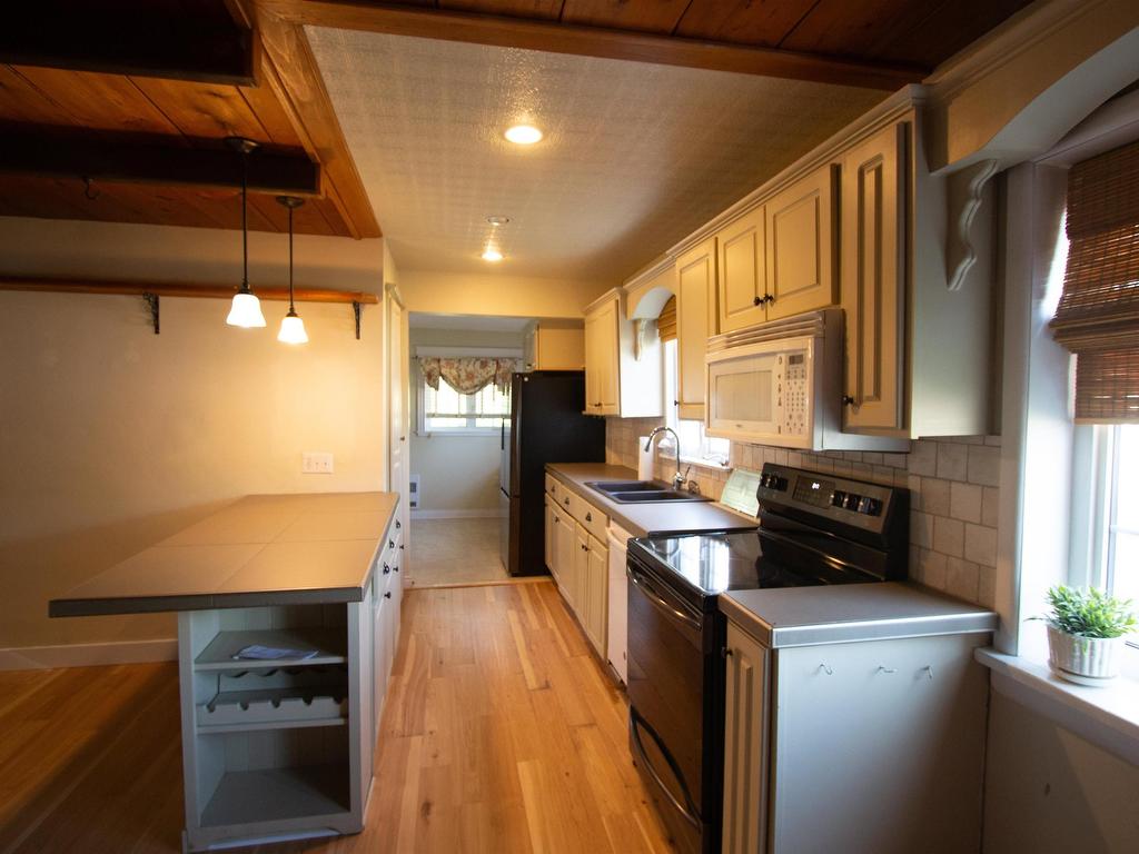 












288 Notre Dame Street

,
Summerside,




PE
C1N 1S3

