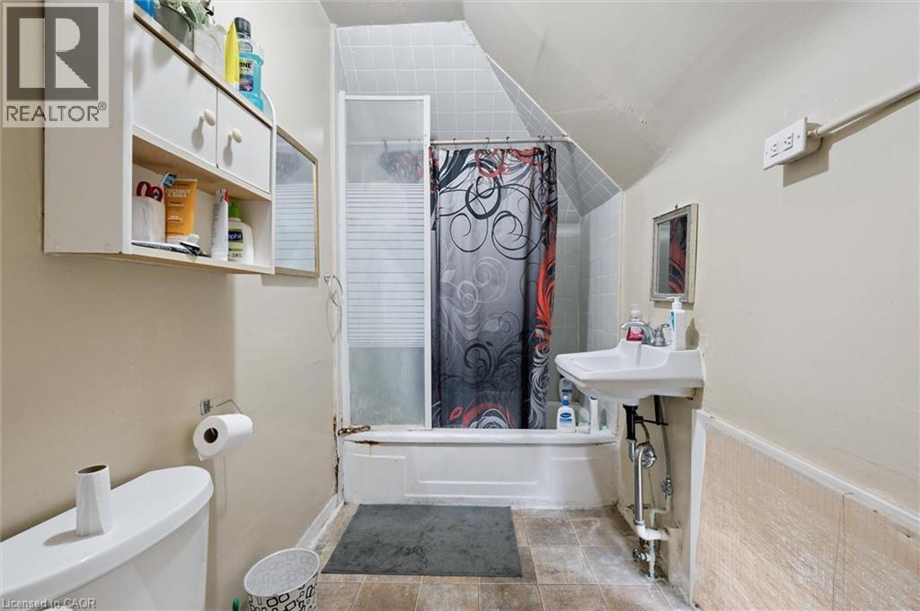 












133 JOSEPH Street

,
Kitchener,




Ontario
N2G1J5

