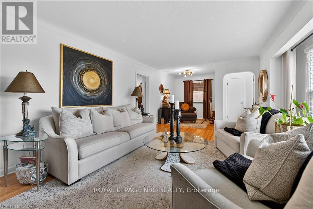












7 CORAL DRIVE

,
St. Catharines,




Ontario
L2N3R4

