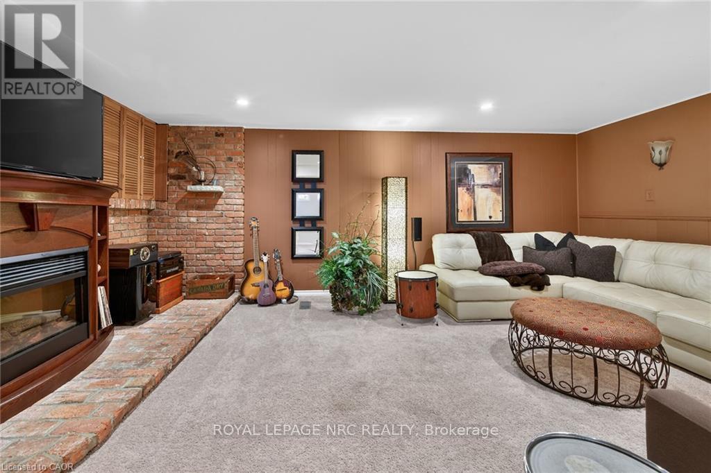 












7 CORAL DRIVE

,
St. Catharines,




Ontario
L2N3R4

