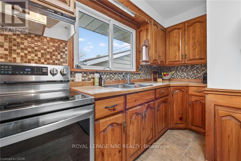 












7 CORAL DRIVE

,
St. Catharines,




Ontario
L2N3R4

