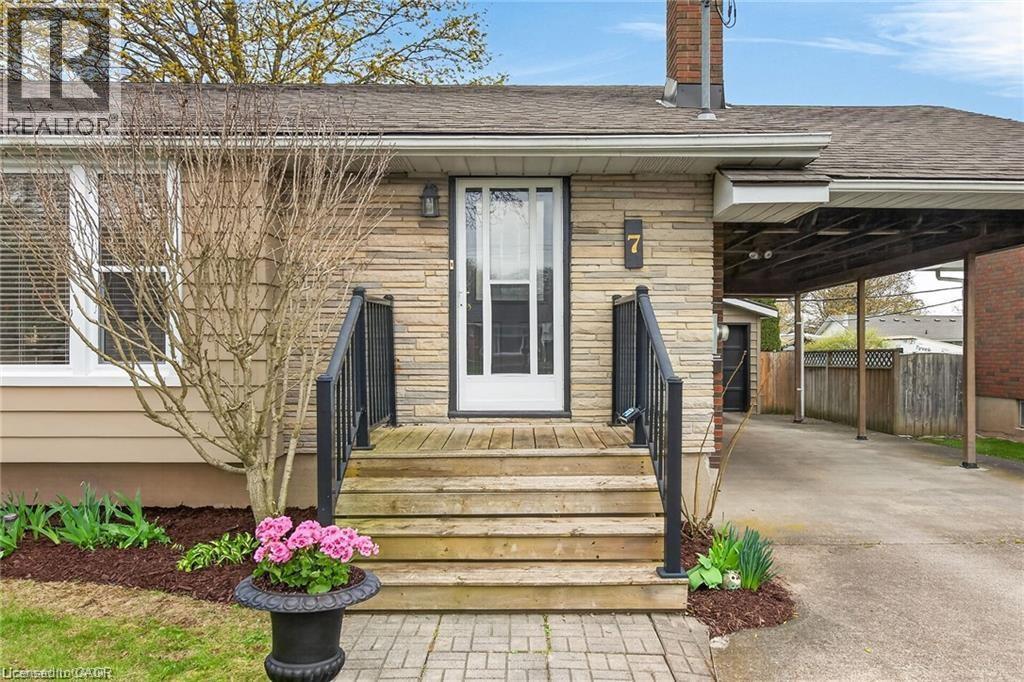 












7 CORAL Drive

,
St. Catharines,




Ontario
L2N3R4

