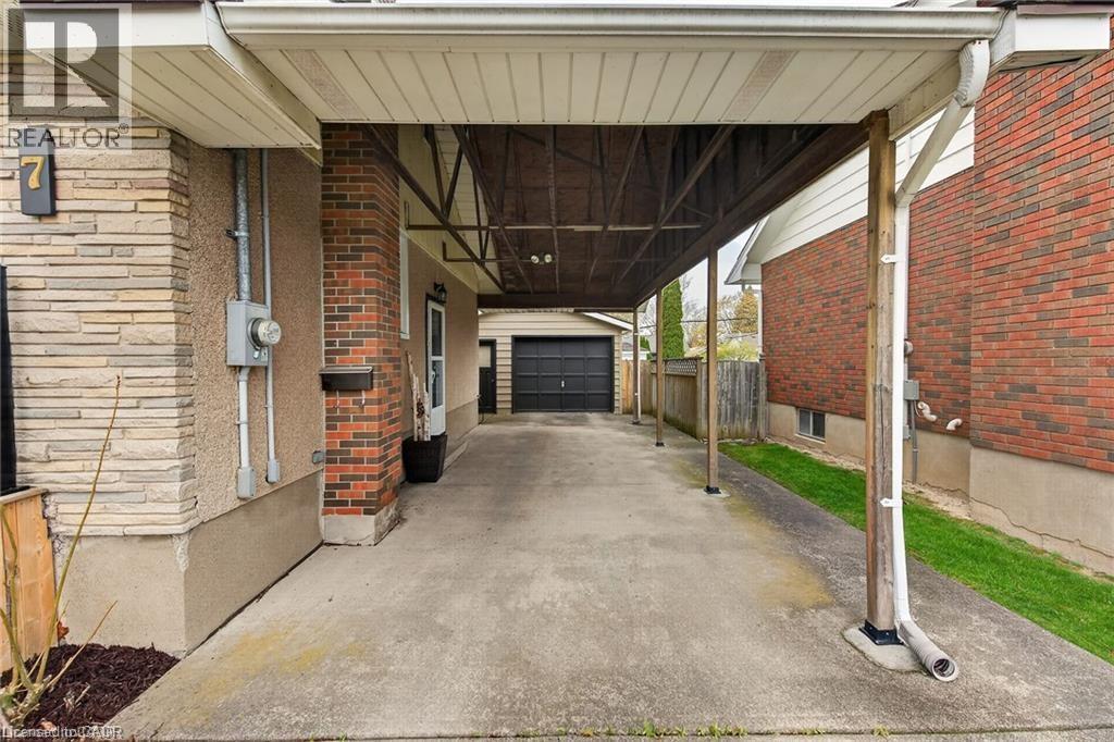 












7 CORAL Drive

,
St. Catharines,




Ontario
L2N3R4


