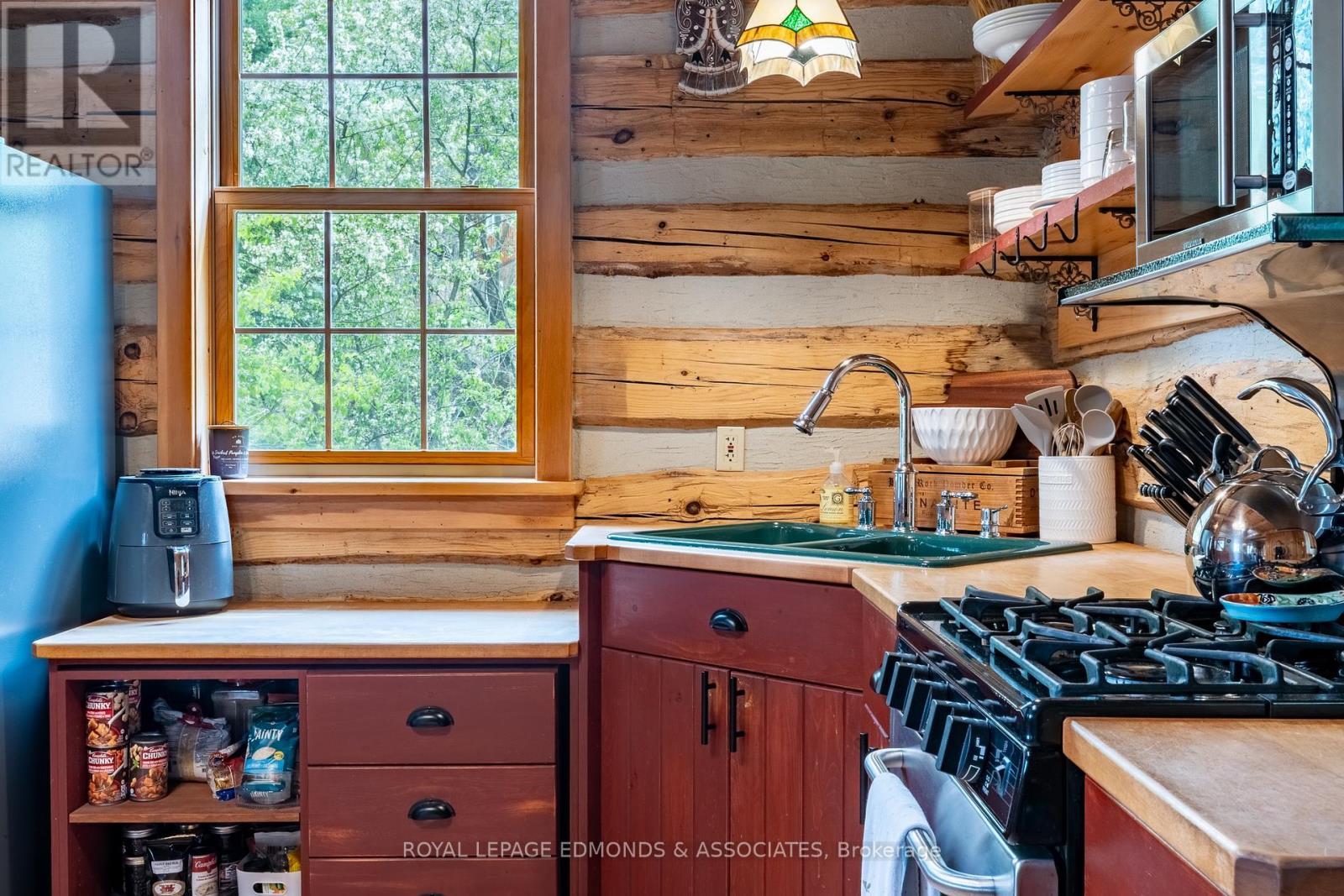 












135B BLESKI ROAD

,
Madawaska Valley,




Ontario
K0J1B0


