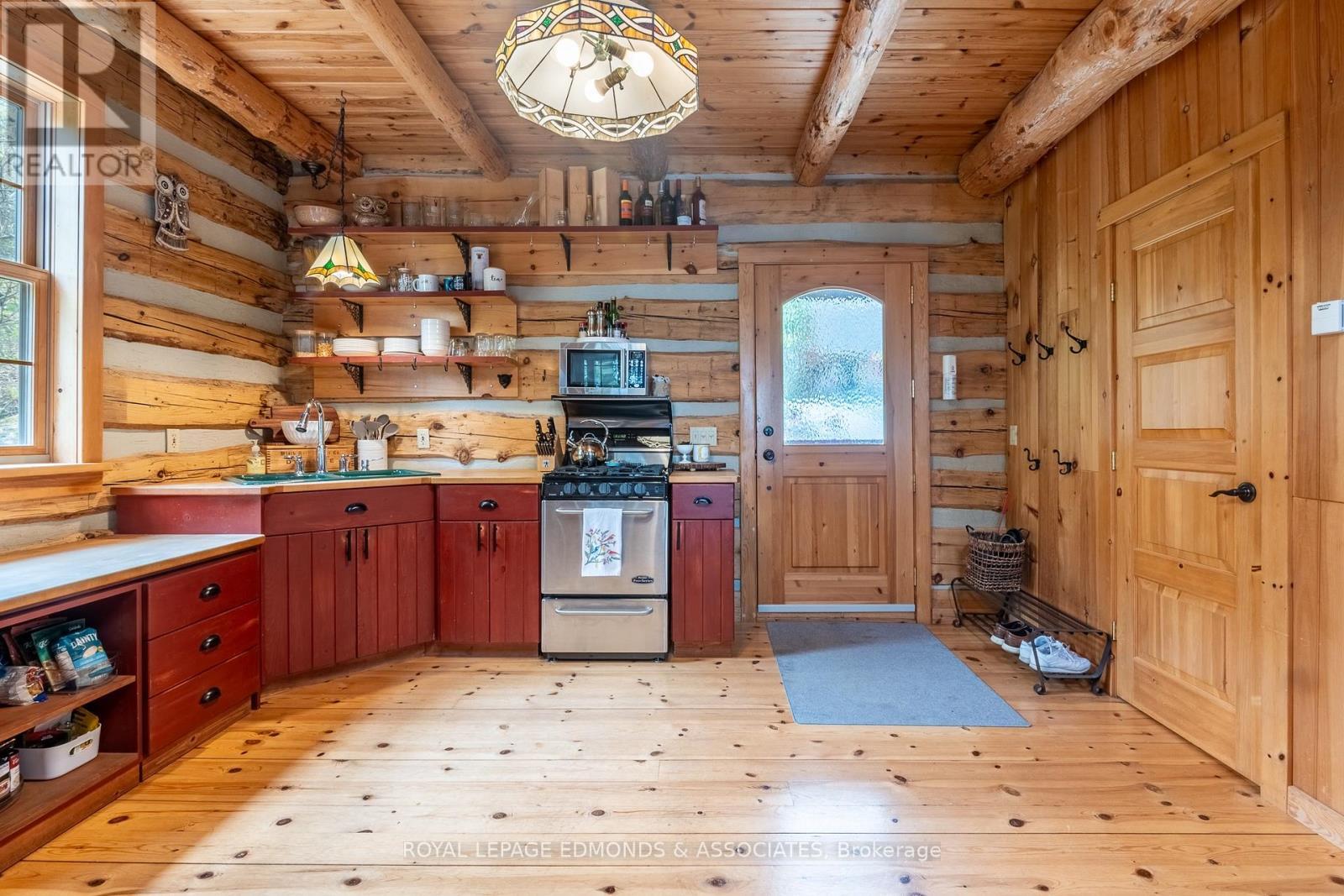 












135B BLESKI ROAD

,
Madawaska Valley,




Ontario
K0J1B0

