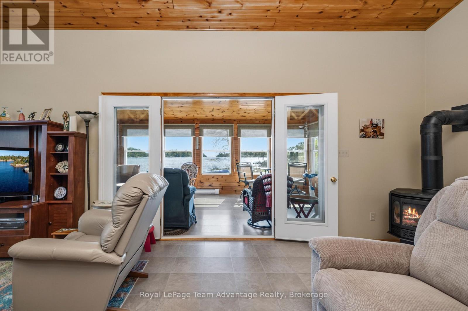 












2420 RIVERSIDE (BRITT) DRIVE

,
Parry Sound Remote Area (Henvey),




Ontario
P0G1A0

