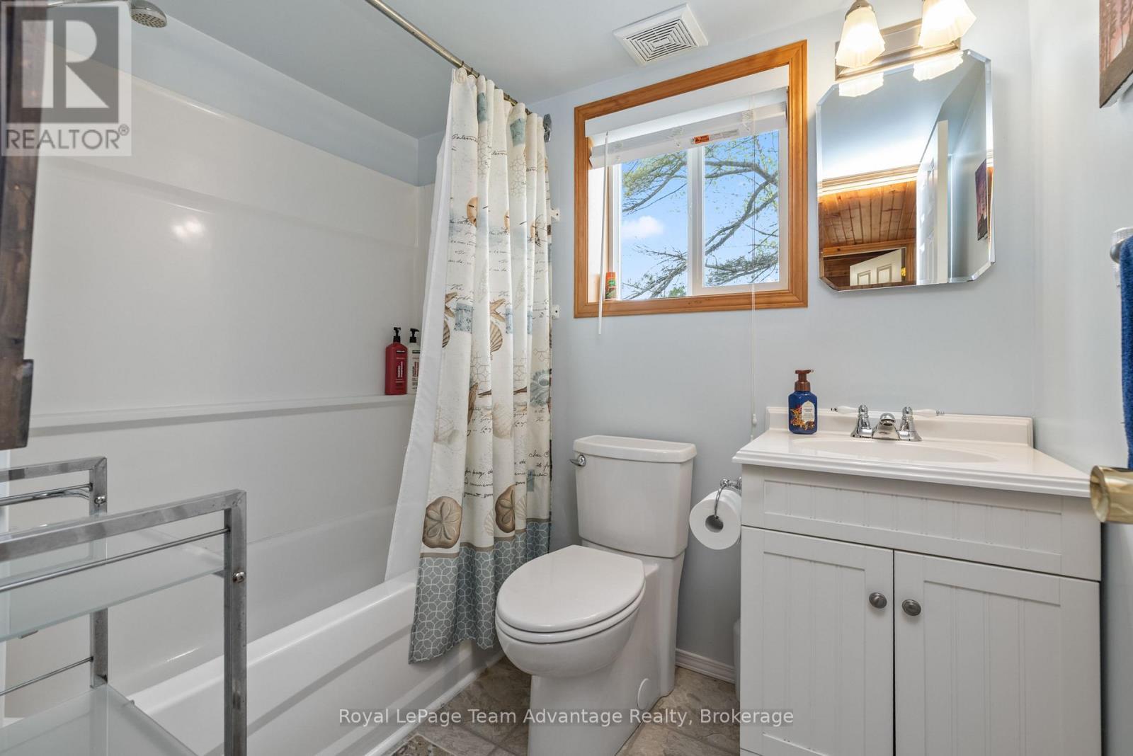












2420 RIVERSIDE (BRITT) DRIVE

,
Parry Sound Remote Area (Henvey),




Ontario
P0G1A0

